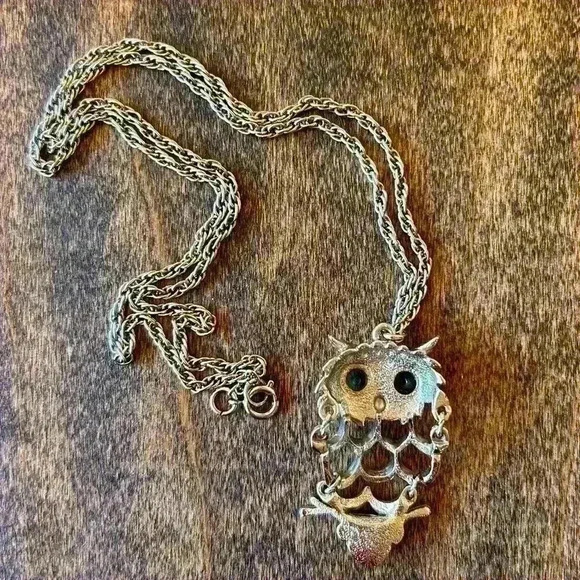 Silver Owl Pendant Green Eyes Necklace with Chain - Picture 4 of 4